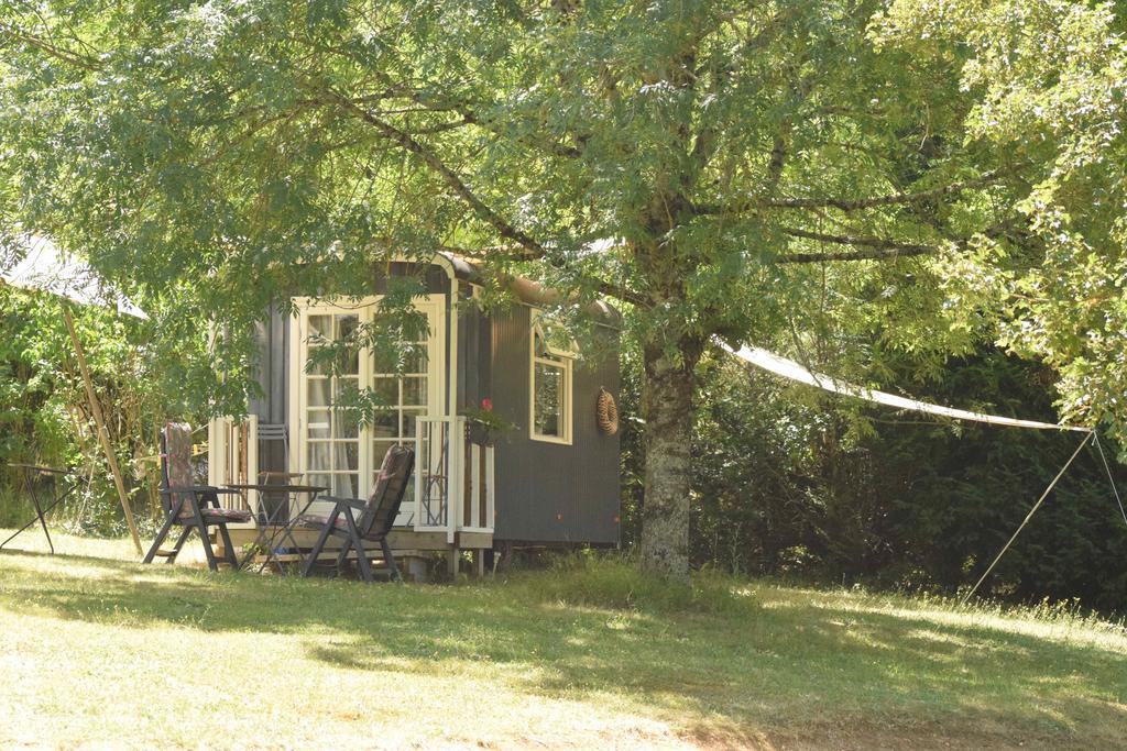 Bed and Breakfast Camping Chez Francis Loupiac  Экстерьер фото